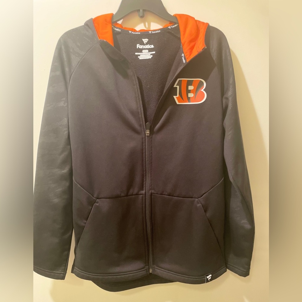 Excellent condition Bengals jacket by Fanatics, size medium